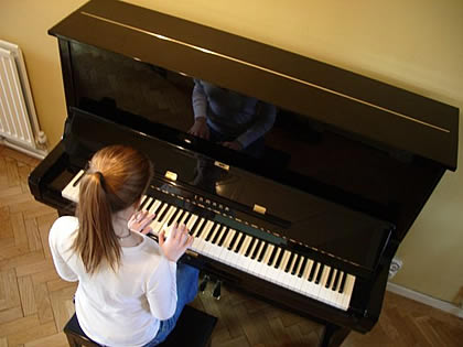 Harriet and her Yamaha U3