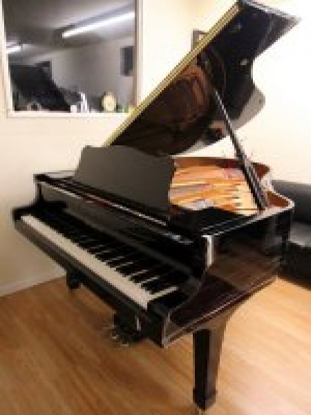 Yamaha C2 Grand piano 2004 5ft 8in Yamaha C2 Grand piano 2004 5ft 8in
